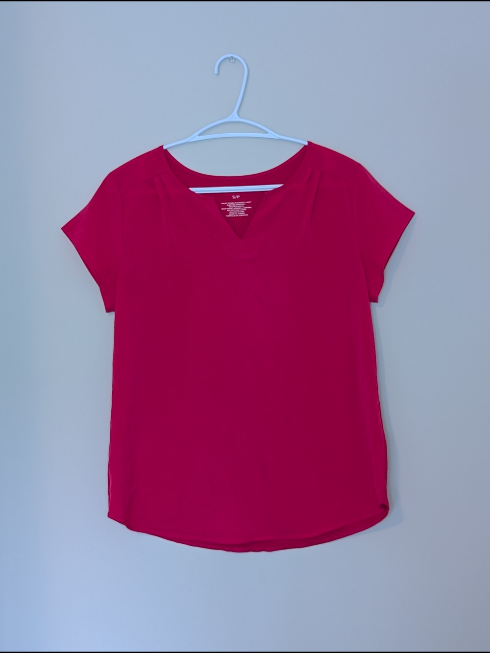 Van Heusen, Fuchsia V-Neck Short Sleeve Top, Size Small